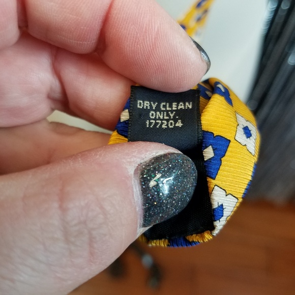 Vintage Gap 100% silk yellow with design tie - Picture 6 of 7